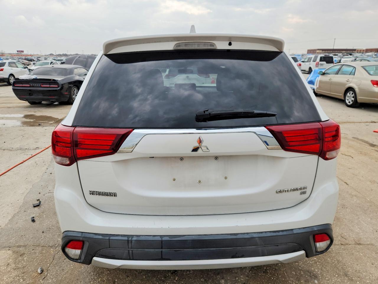 2017 MITSUBISHI OUTLANDER SE photo 6