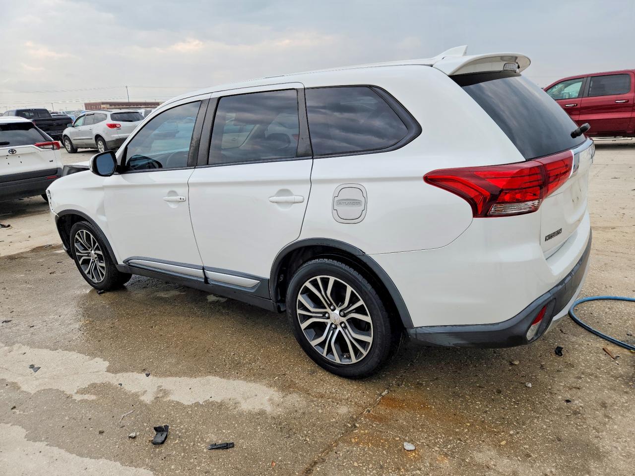 2017 MITSUBISHI OUTLANDER SE photo 2