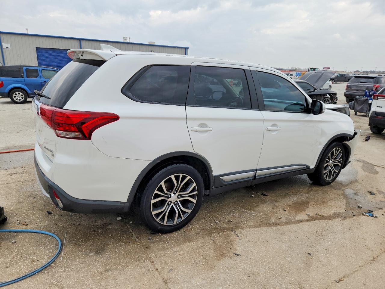 2017 MITSUBISHI OUTLANDER SE photo 3