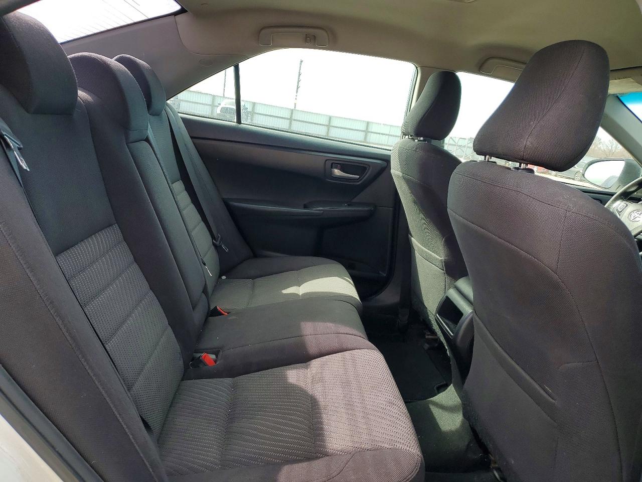 2015 TOYOTA CAMRY LE photo 19