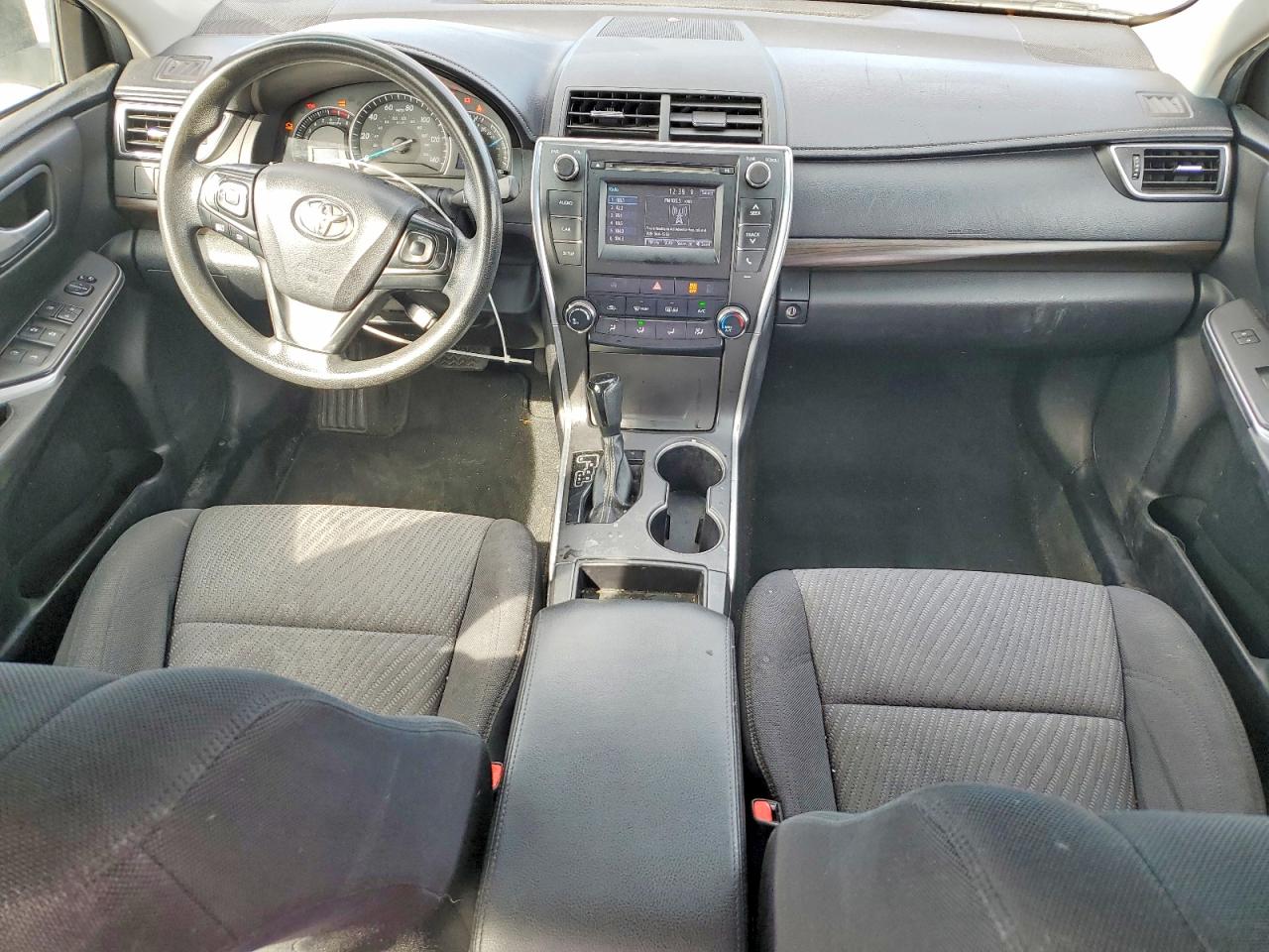 2015 TOYOTA CAMRY LE photo 15
