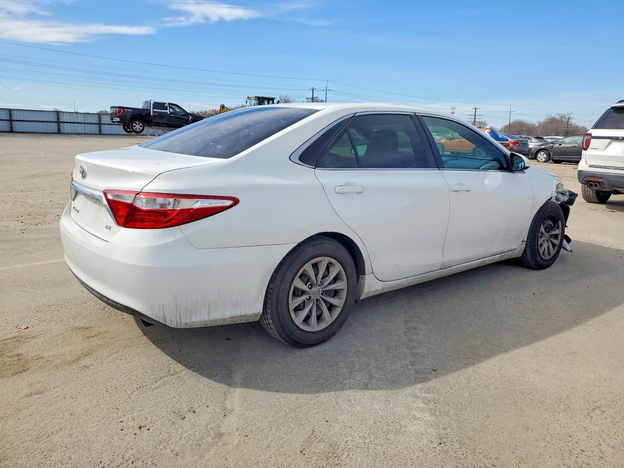 2015 TOYOTA CAMRY LE photo 5