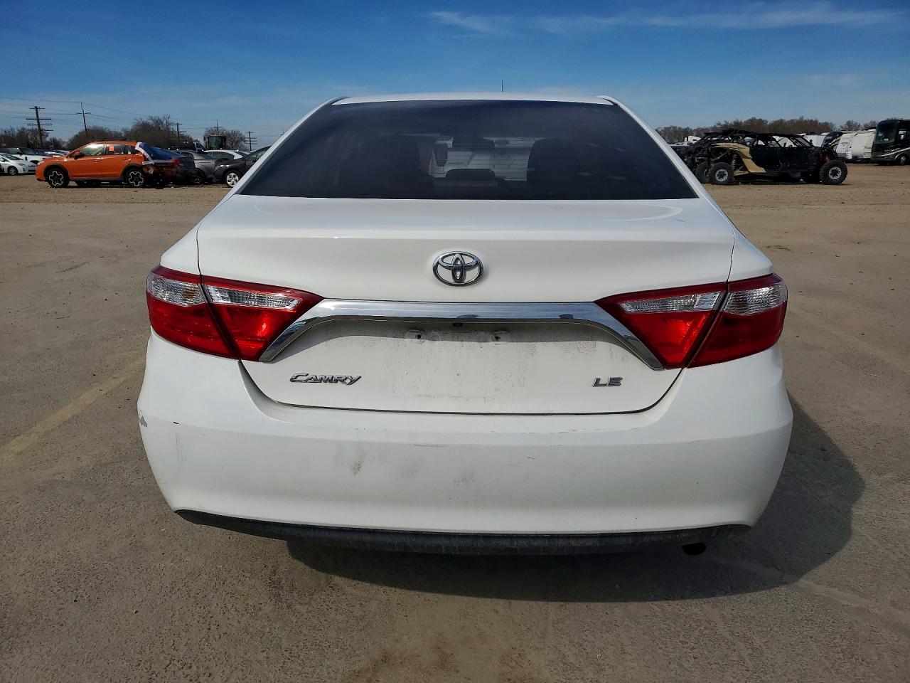 2015 TOYOTA CAMRY LE photo 11