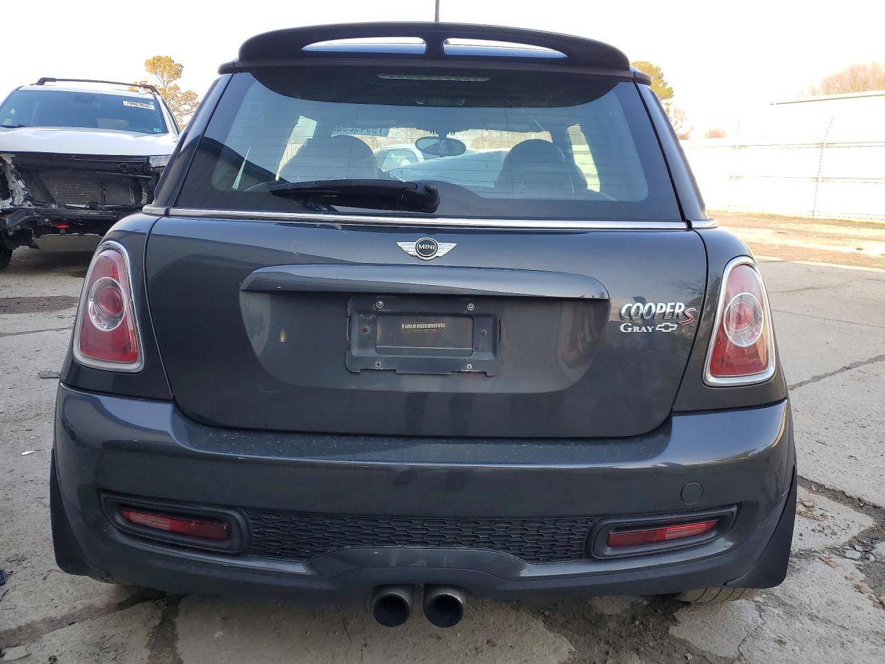 2011 MINI COOPER S photo 11