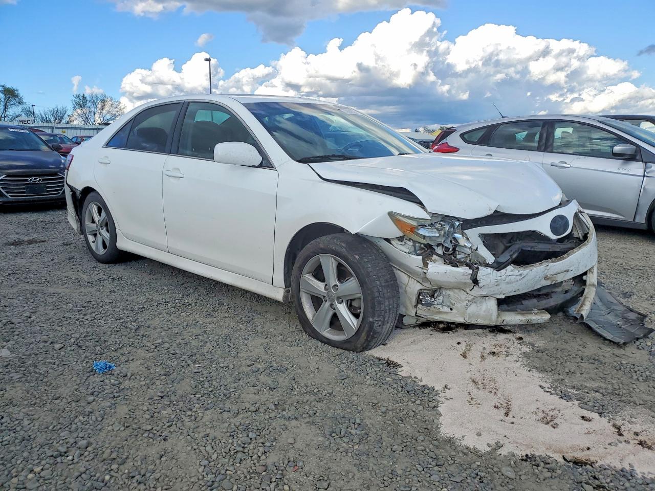 2011 TOYOTA CAMRY SE photo 4