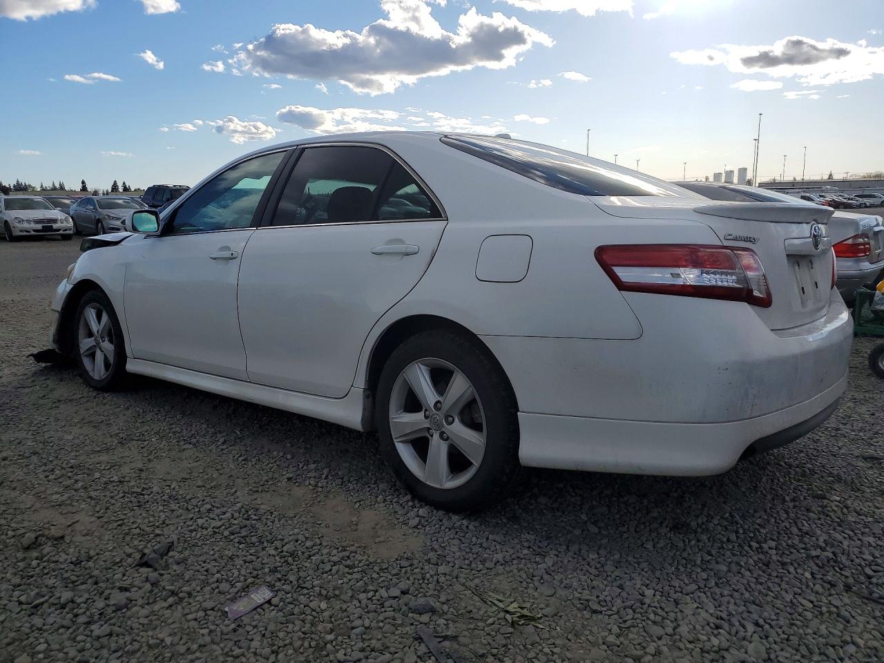 2011 TOYOTA CAMRY SE photo 2