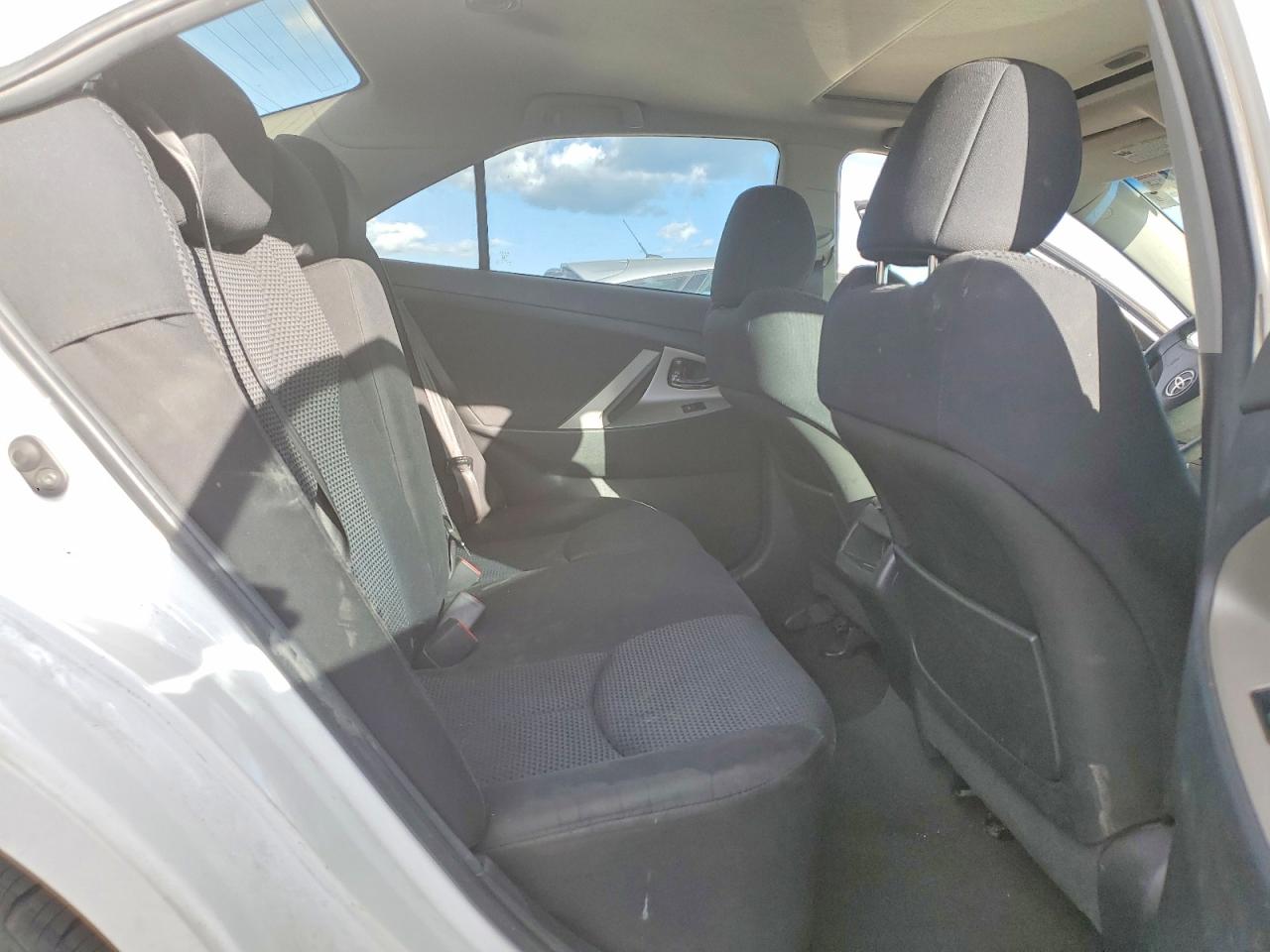 2011 TOYOTA CAMRY SE photo 10