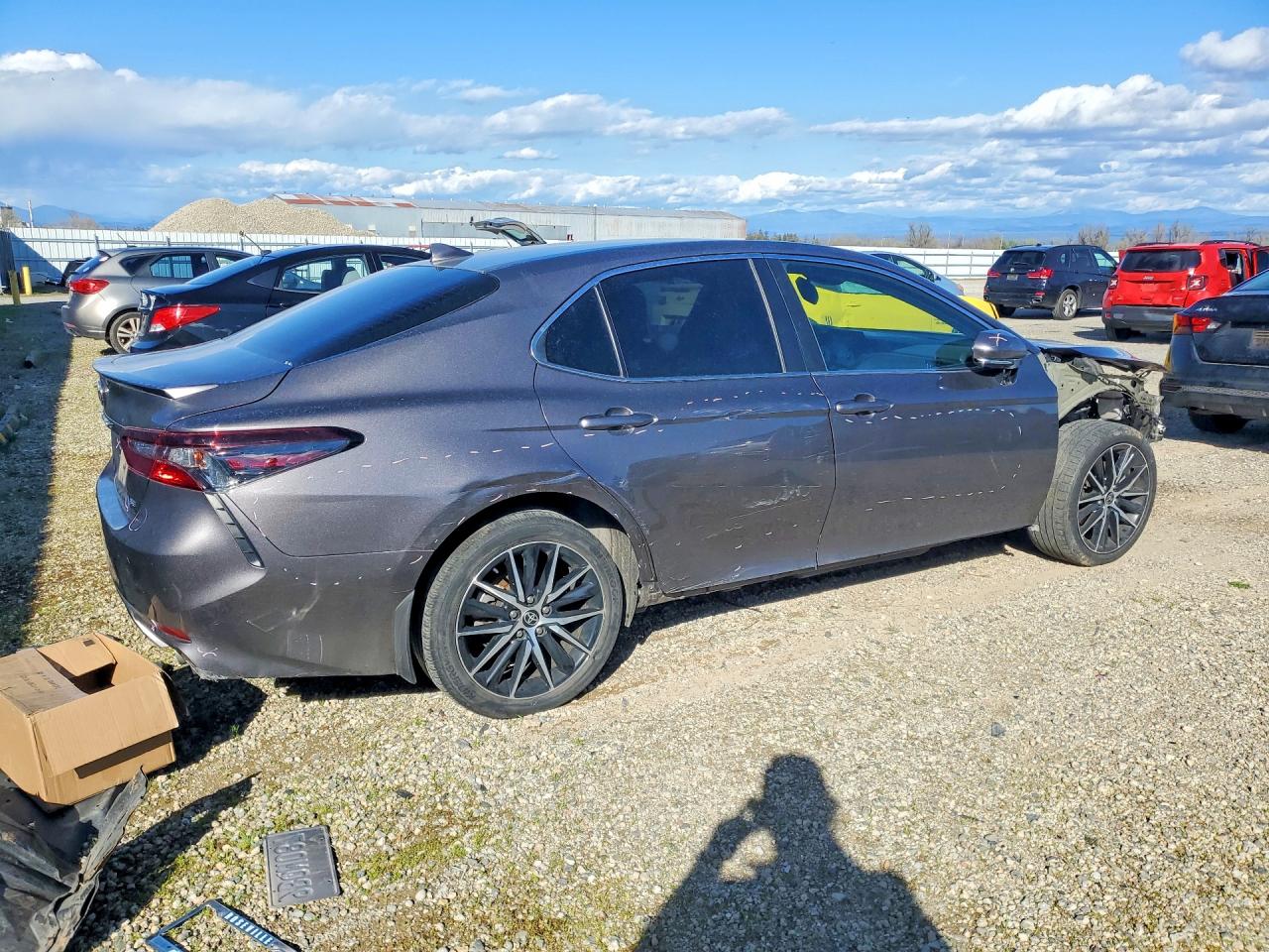 2022 TOYOTA CAMRY SE photo 3