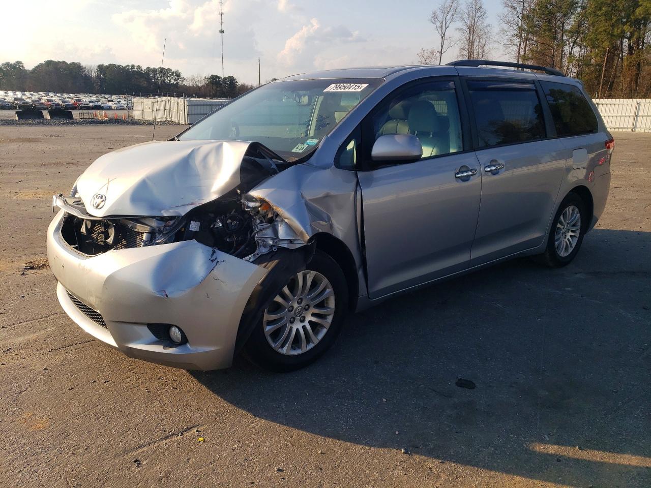 2014 TOYOTA SIENNA