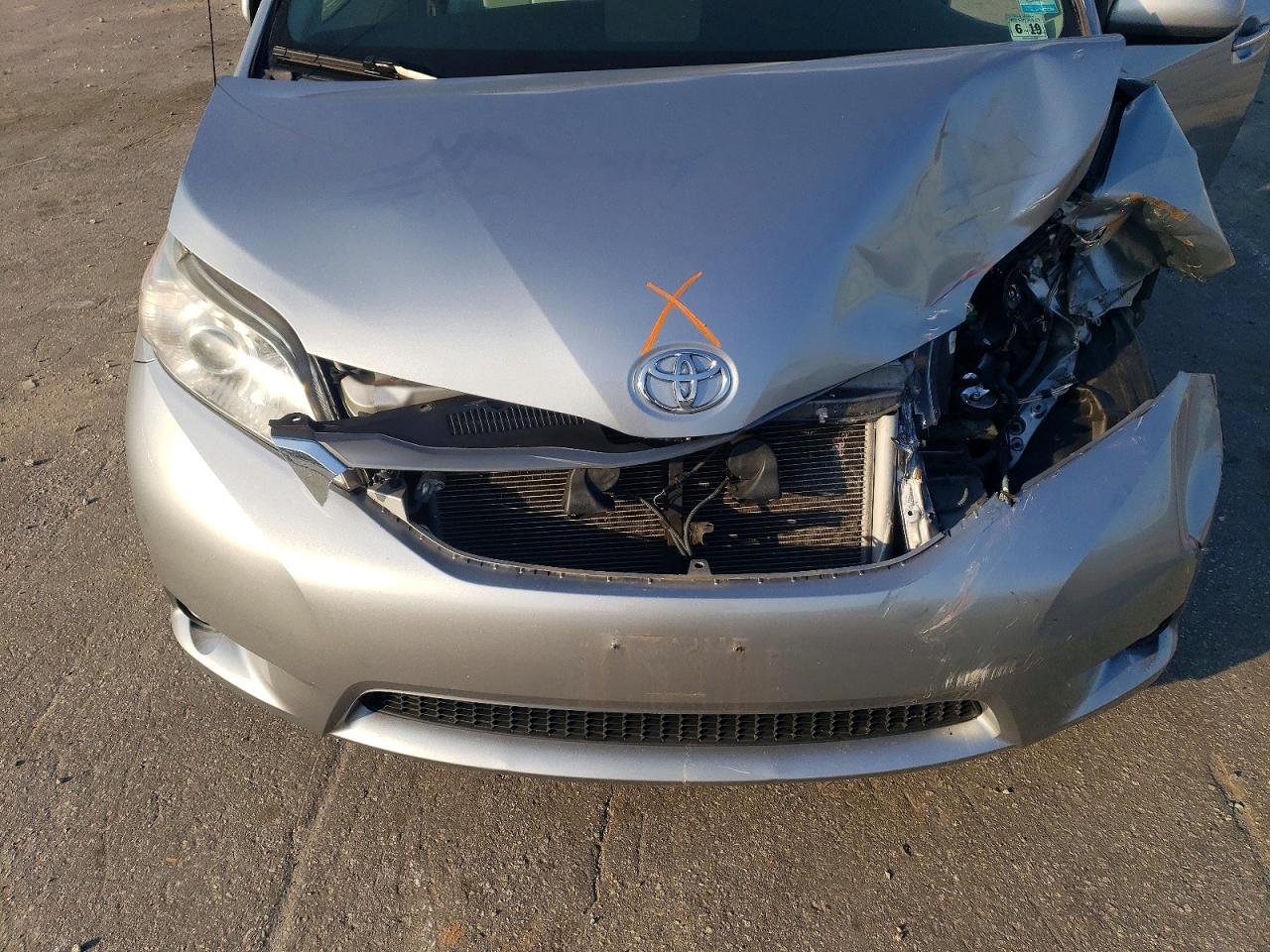 2014 TOYOTA SIENNA XLE 8-PASSENGER photo 23