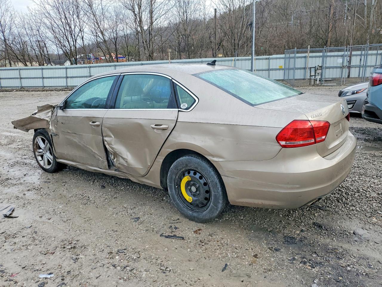 2015 VOLKSWAGEN PASSAT SE photo 3