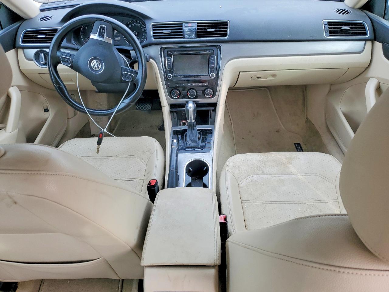 2015 VOLKSWAGEN PASSAT SE photo 15