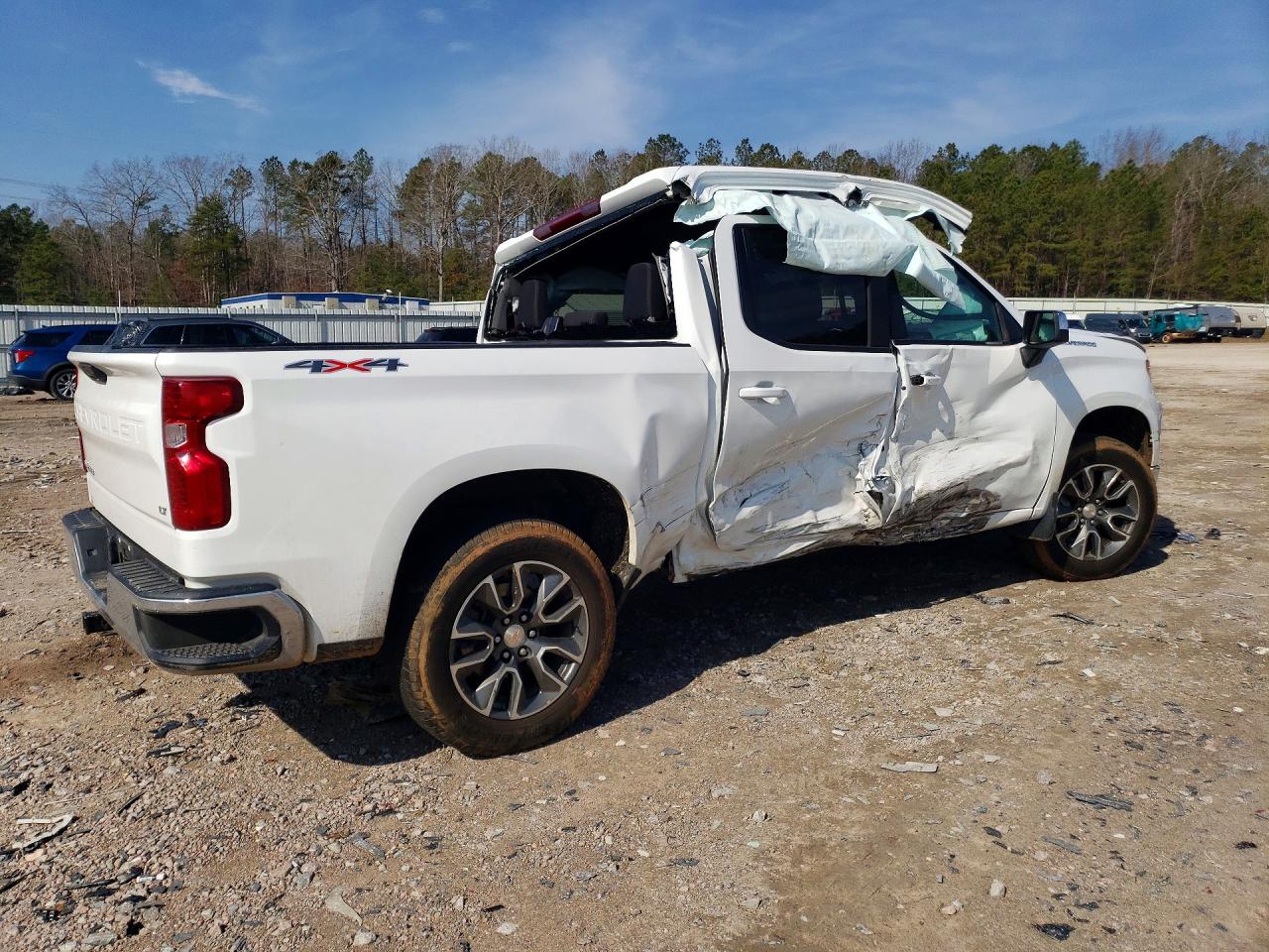 2024 CHEVROLET SILVERADO K1500 LT photo 7