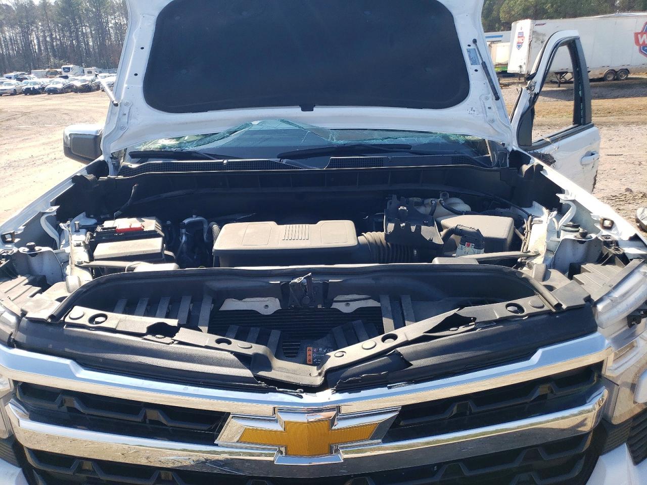 2024 CHEVROLET SILVERADO K1500 LT photo 31