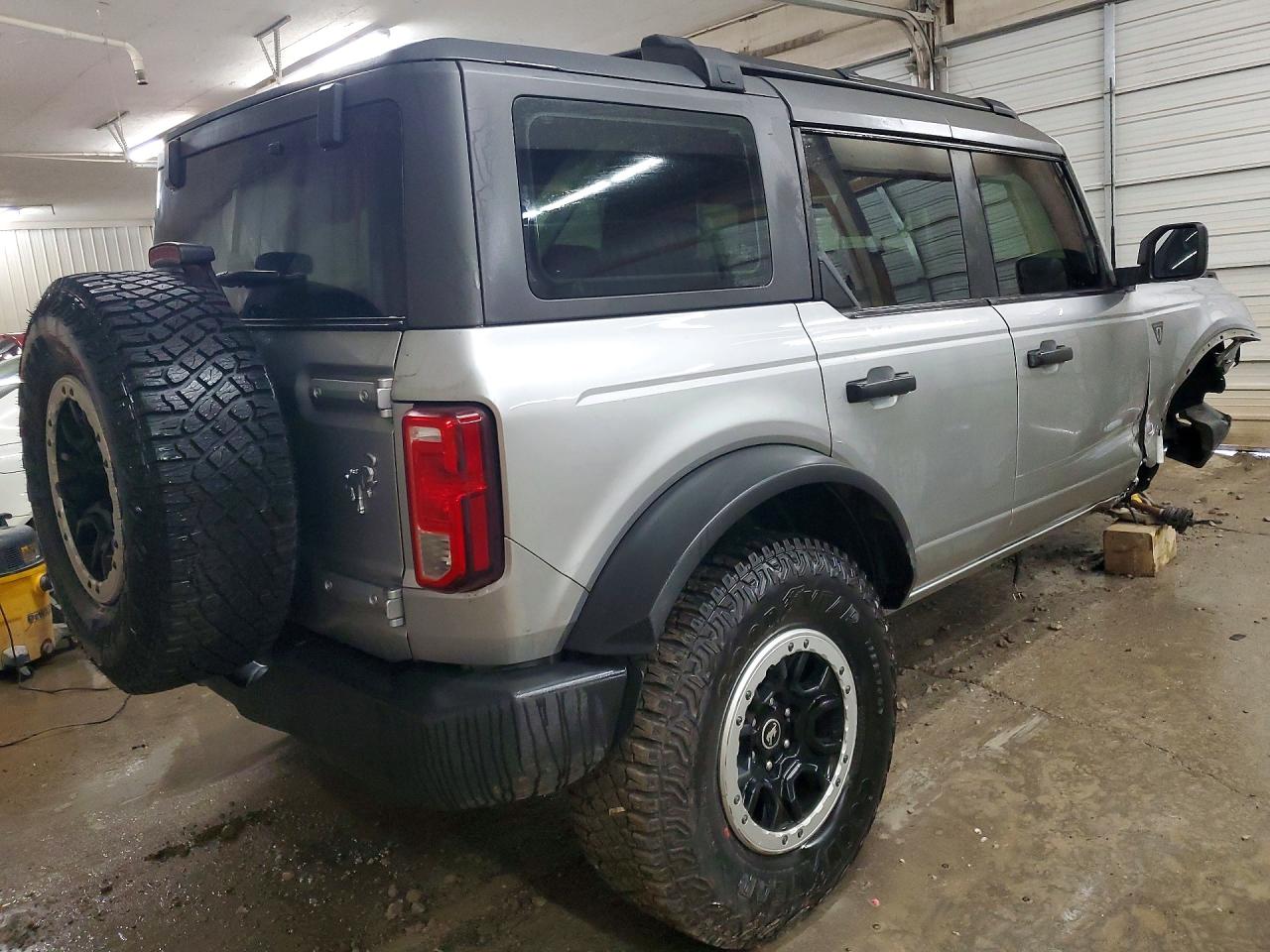 2023 FORD BRONCO BASE photo 3