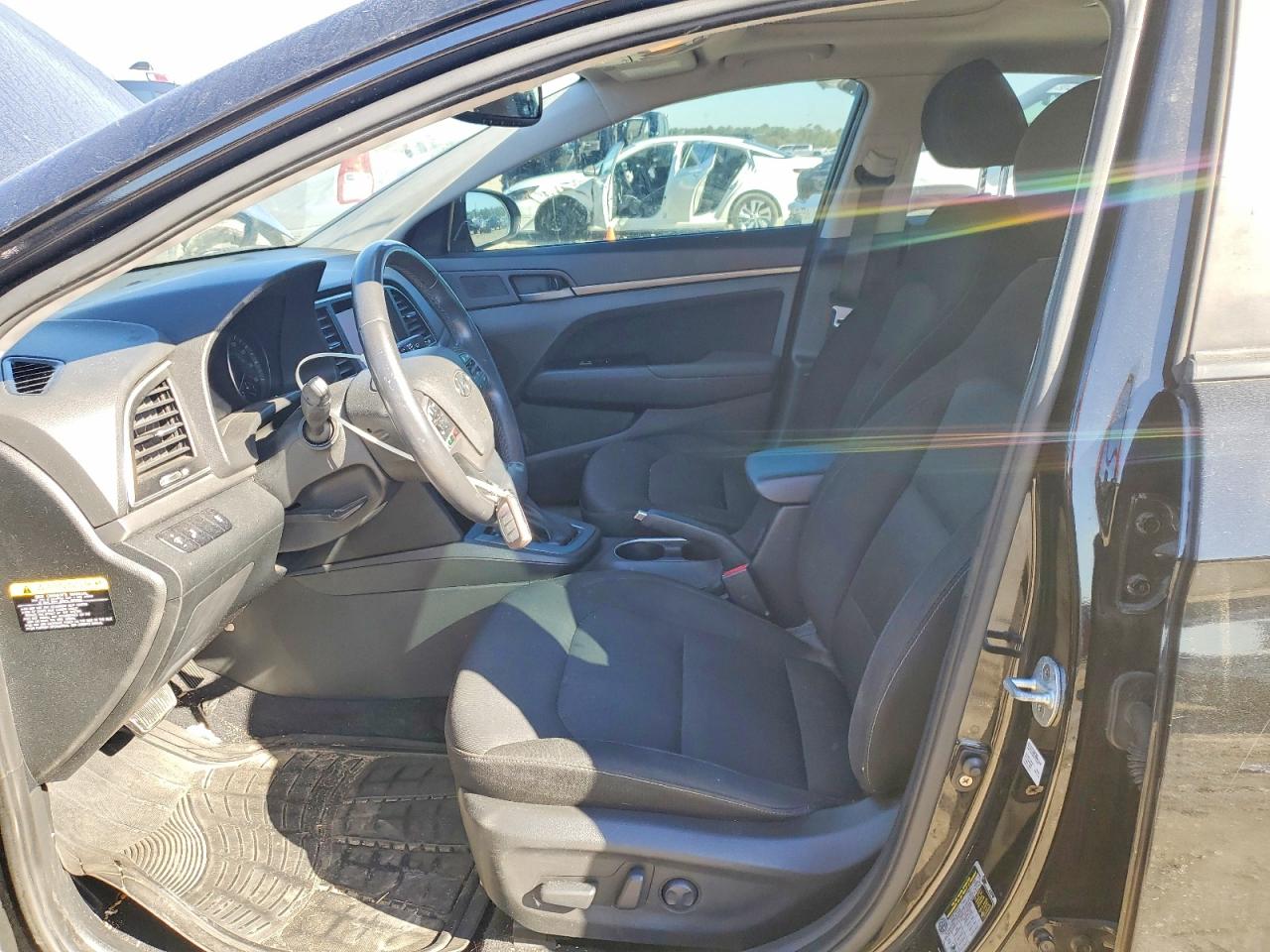 2017 HYUNDAI ELANTRA photo 19