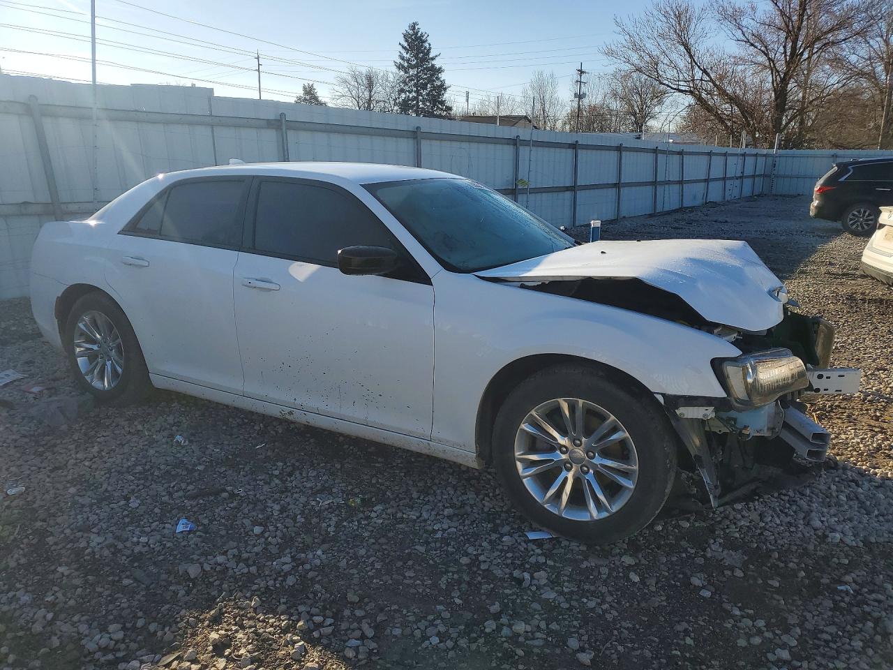 2018 CHRYSLER 300 TOURING photo 4