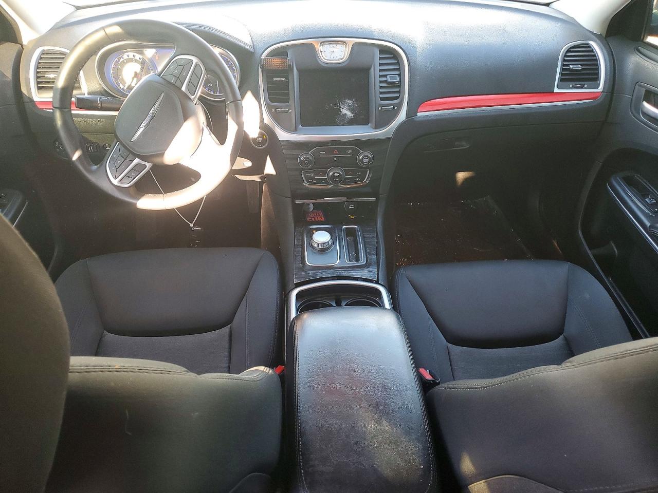 2018 CHRYSLER 300 TOURING photo 8