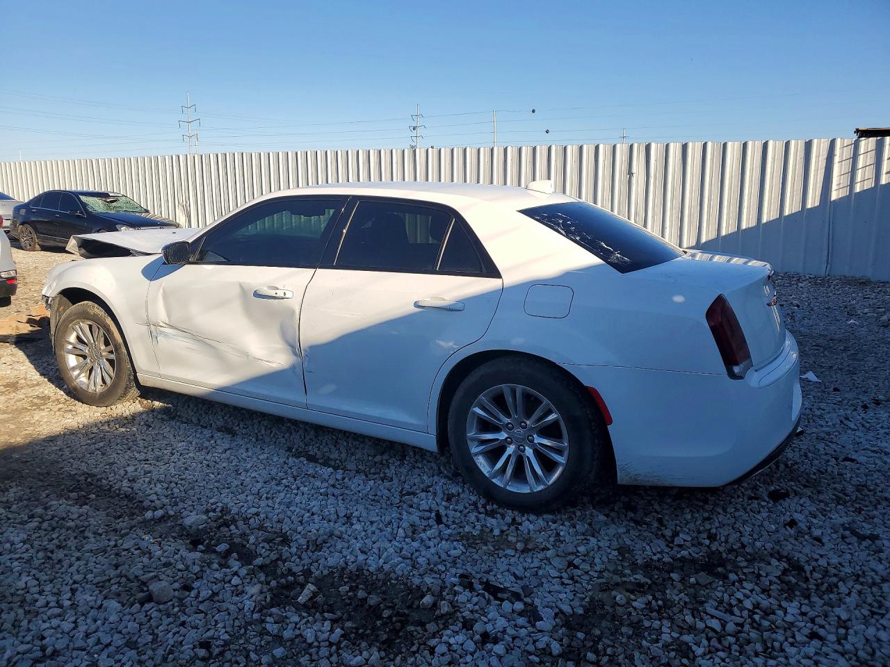 2018 CHRYSLER 300 TOURING photo 2