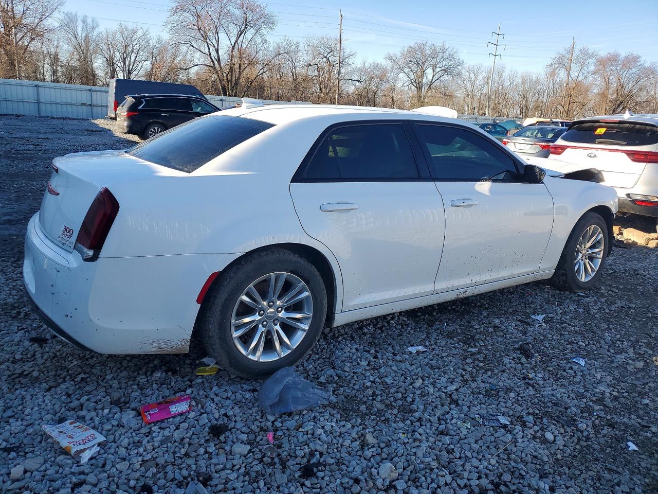 2018 CHRYSLER 300 TOURING photo 3