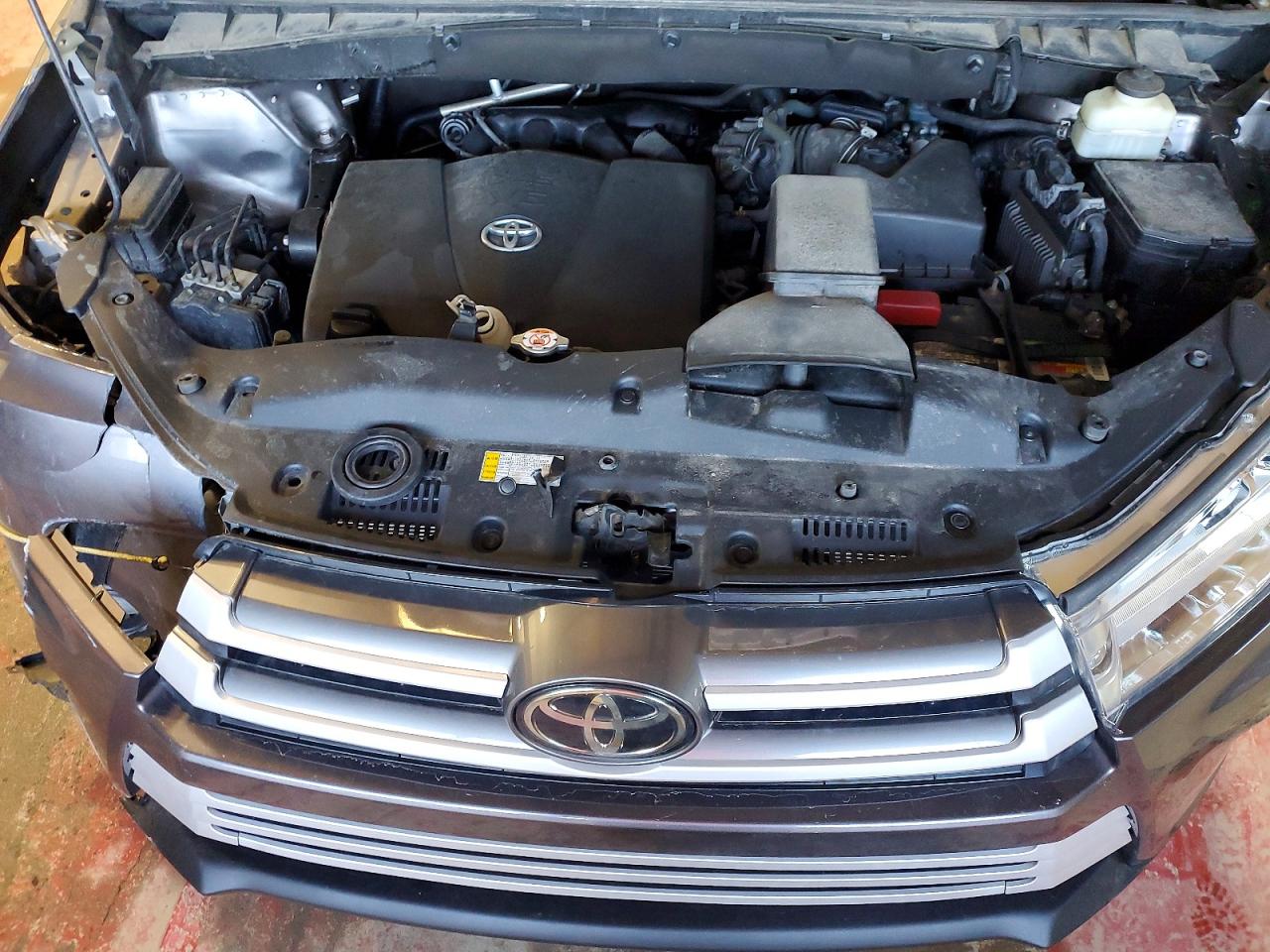 2018 TOYOTA HIGHLANDER XLE photo 34