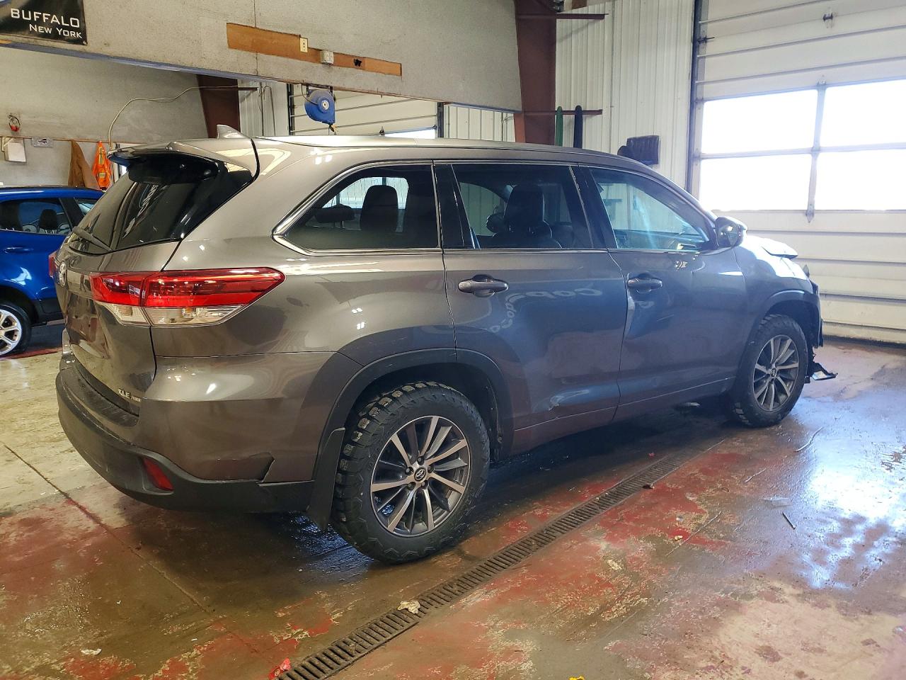 2018 TOYOTA HIGHLANDER XLE photo 7