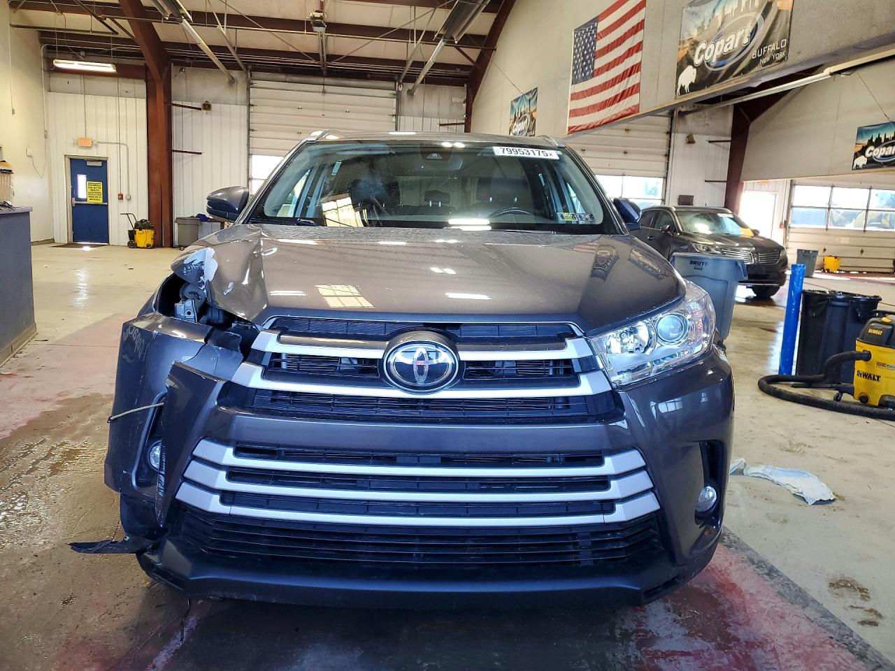 2018 TOYOTA HIGHLANDER XLE photo 13