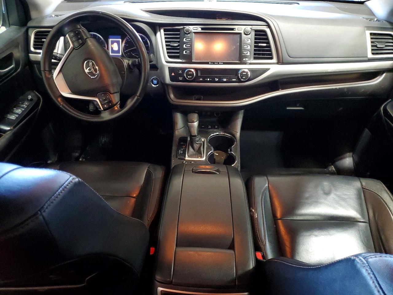 2018 TOYOTA HIGHLANDER XLE photo 22