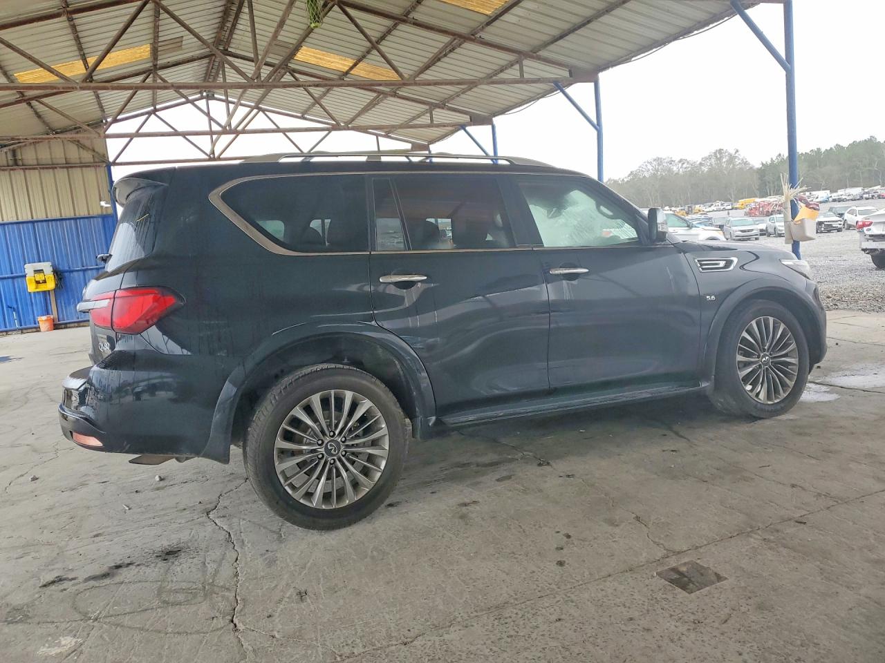 2019 INFINITI QX80 LUXE photo 3