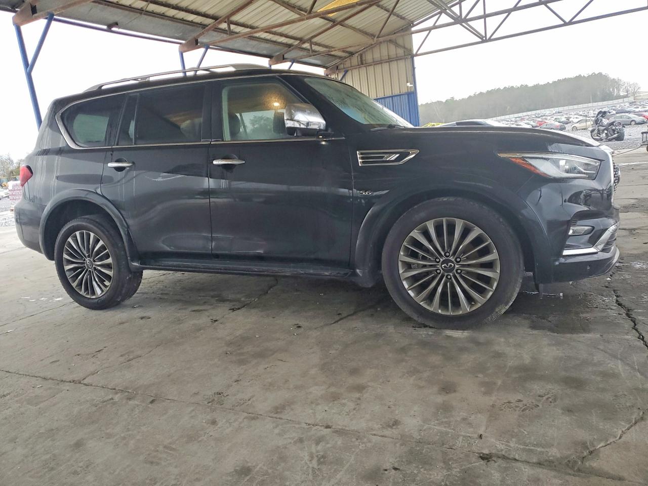 2019 INFINITI QX80 LUXE photo 4
