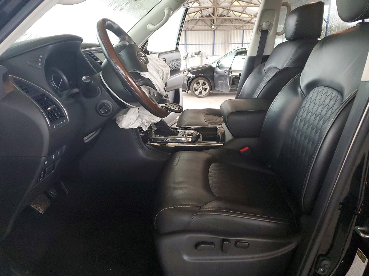2019 INFINITI QX80 LUXE photo 7