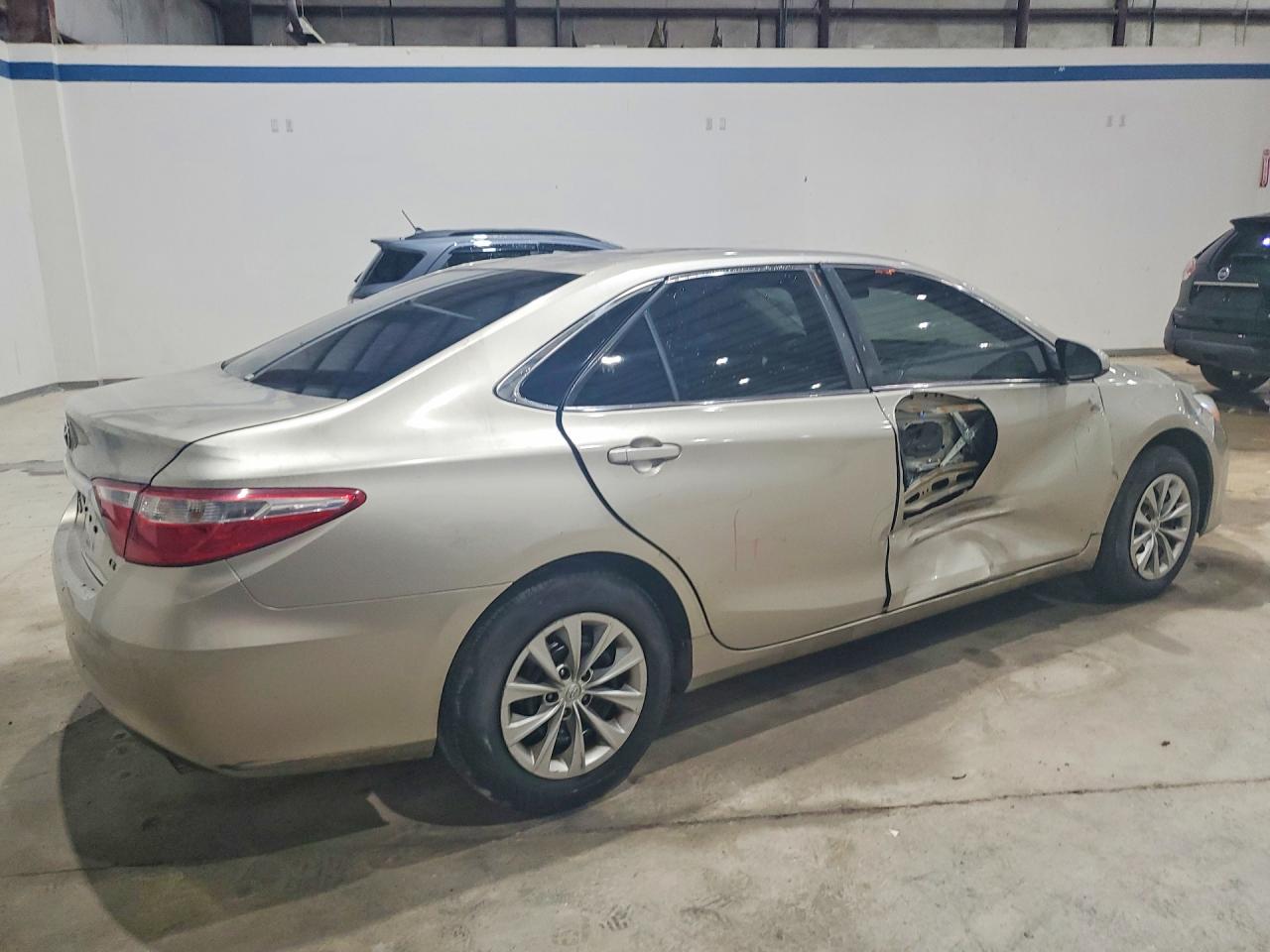 2017 TOYOTA CAMRY LE photo 5
