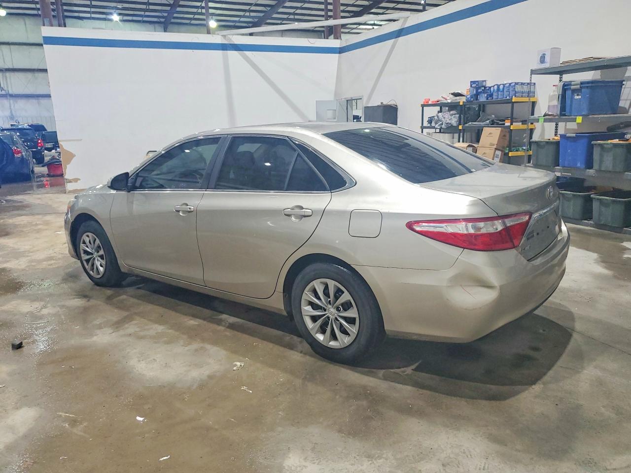 2017 TOYOTA CAMRY LE photo 3