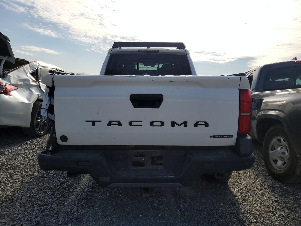 2024 TOYOTA TACOMA TRAILHUNTER HV photo 16