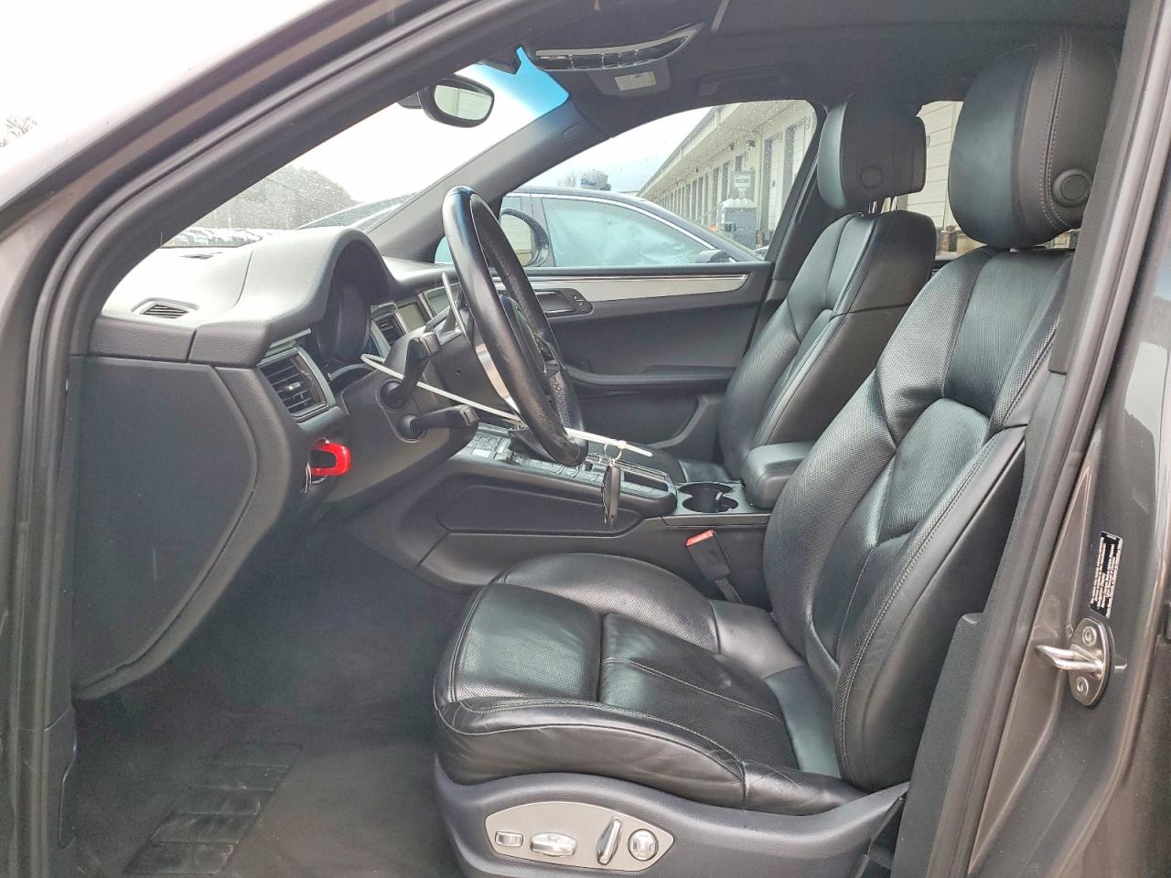 2015 PORSCHE MACAN S photo 13