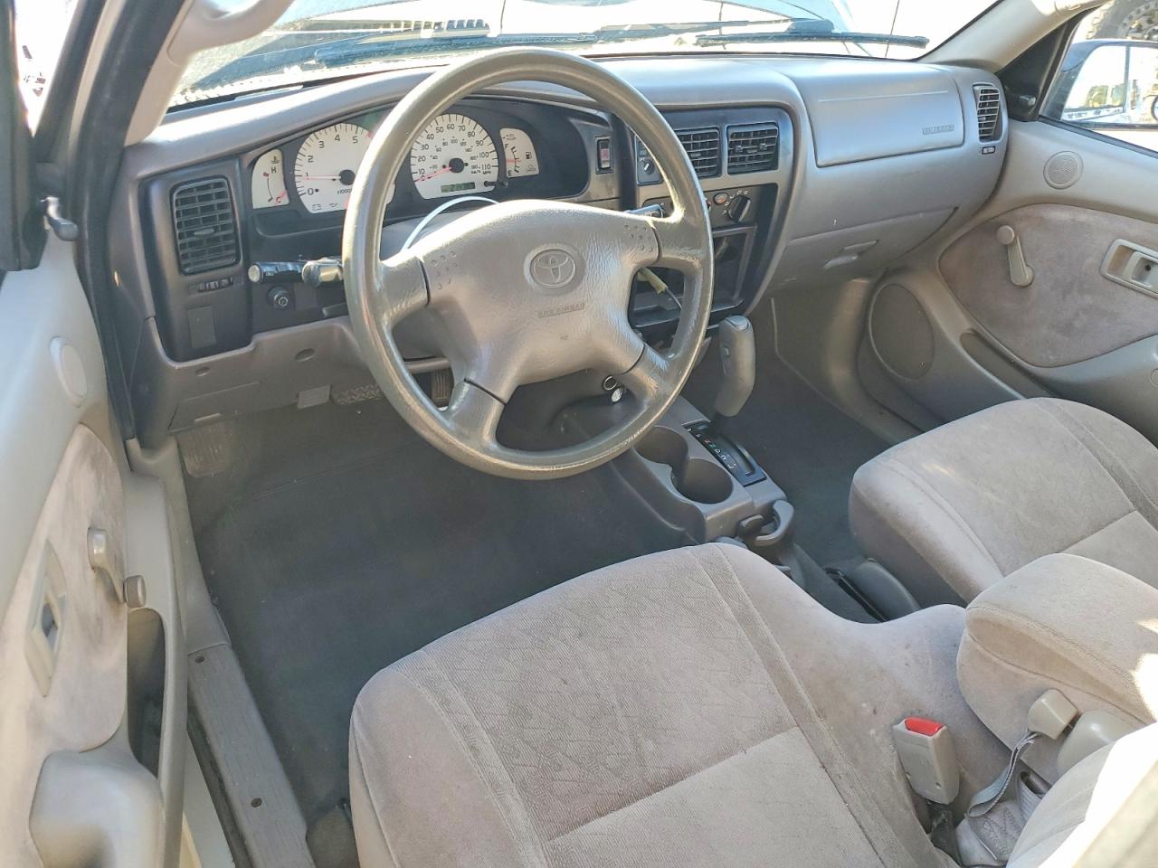 2002 TOYOTA TACOMA BASE photo 15