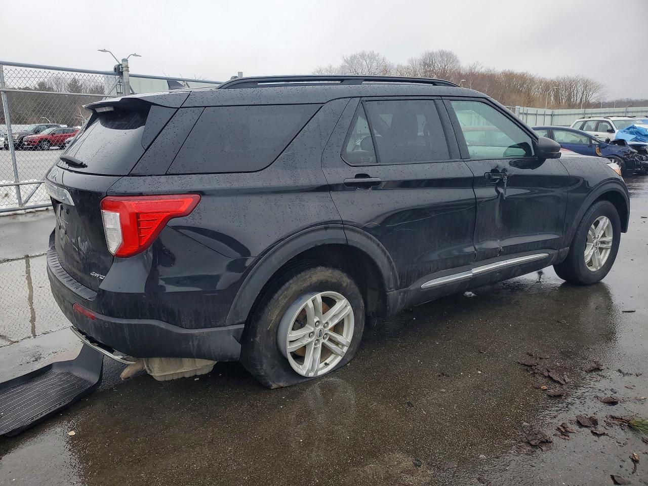 2021 FORD EXPLORER XLT photo 3