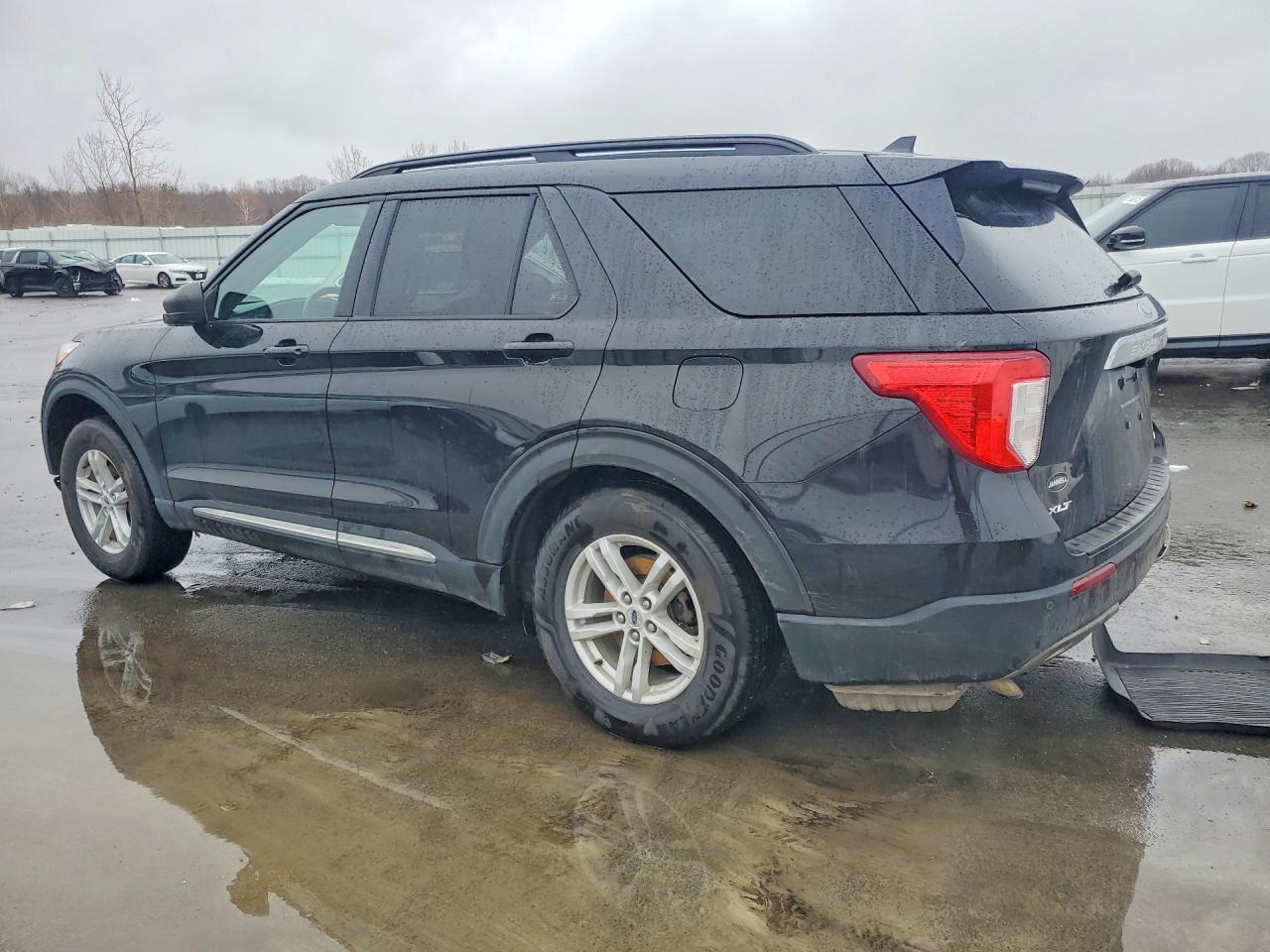 2021 FORD EXPLORER XLT photo 2