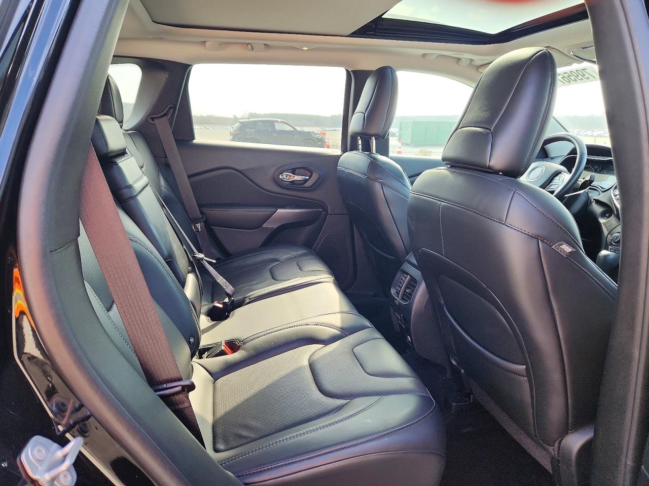 2019 JEEP CHEROKEE LIMITED photo 10