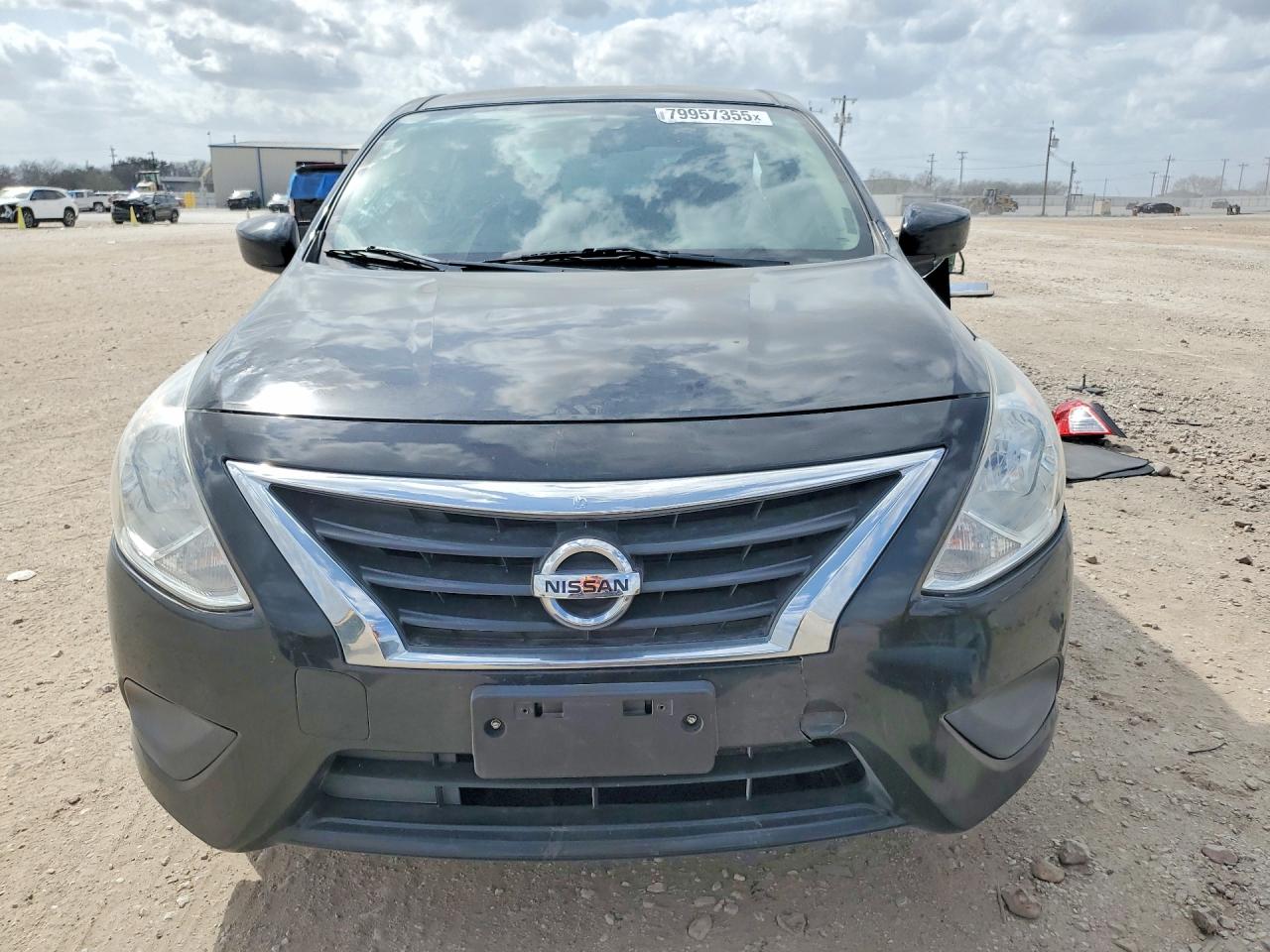 2019 NISSAN VERSA SV photo 9