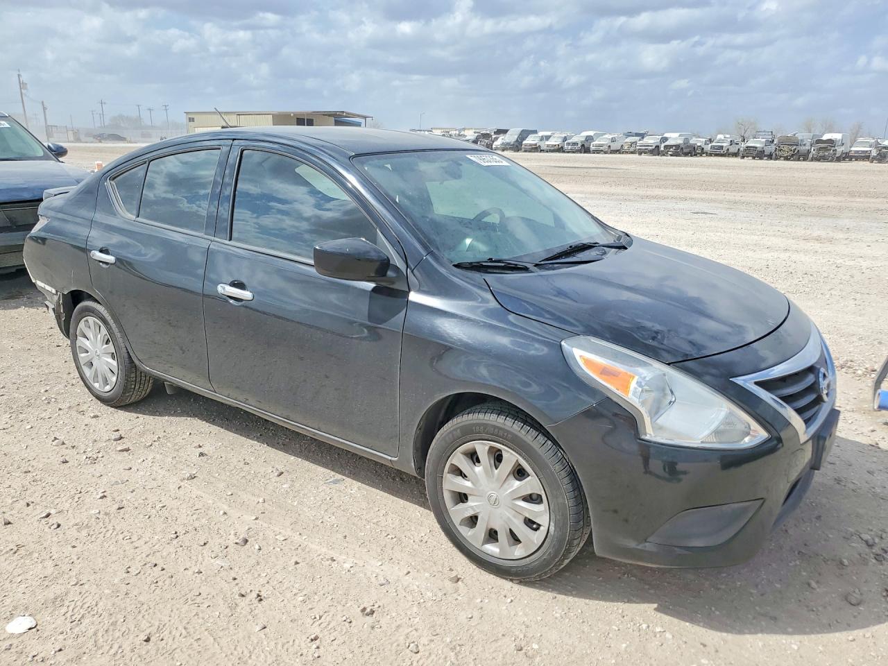 2019 NISSAN VERSA SV photo 7