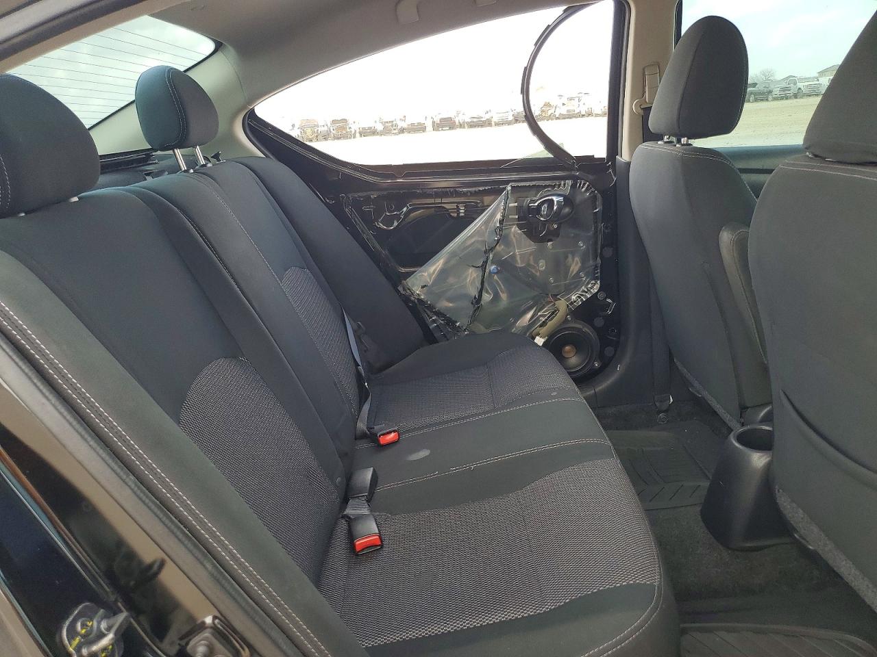 2019 NISSAN VERSA SV photo 19