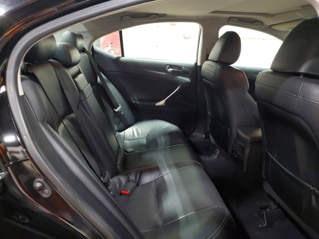 2011 LEXUS IS photo 19