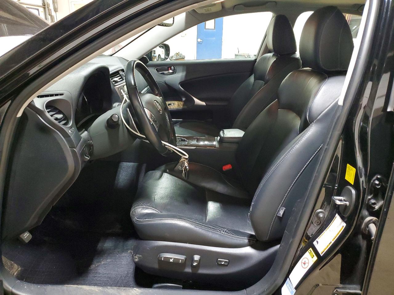 2011 LEXUS IS photo 13