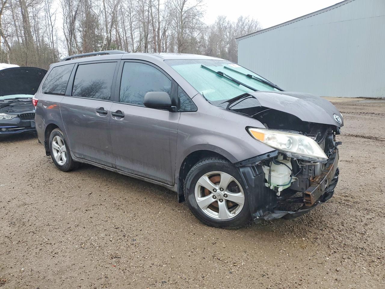 2015 TOYOTA SIENNA L 7-PASSENGER photo 4