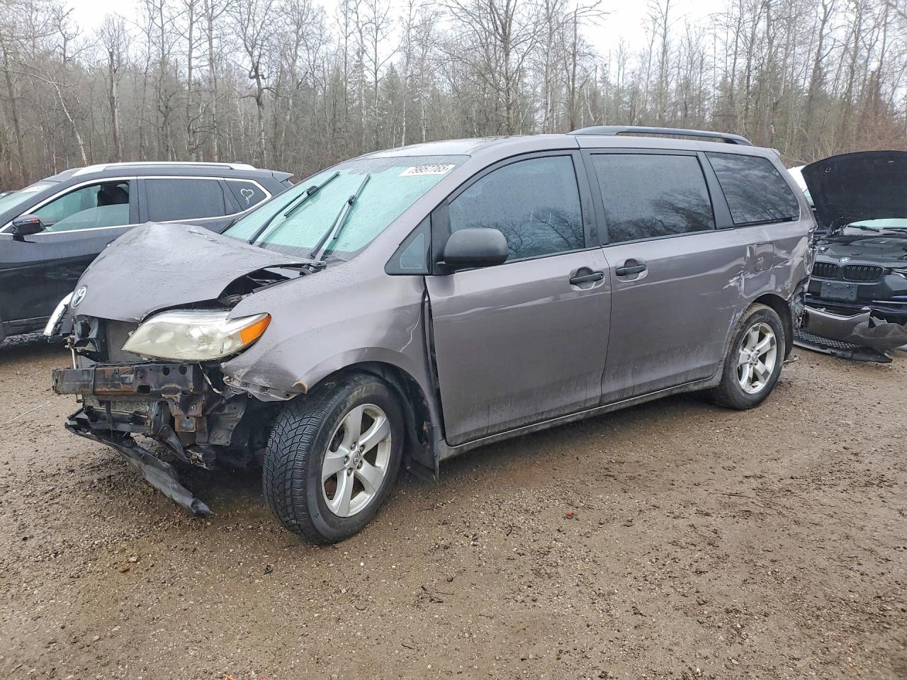 2015 TOYOTA SIENNA