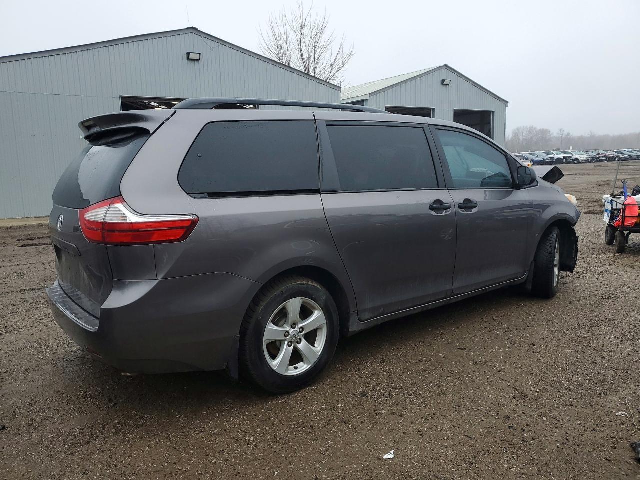 2015 TOYOTA SIENNA L 7-PASSENGER photo 3