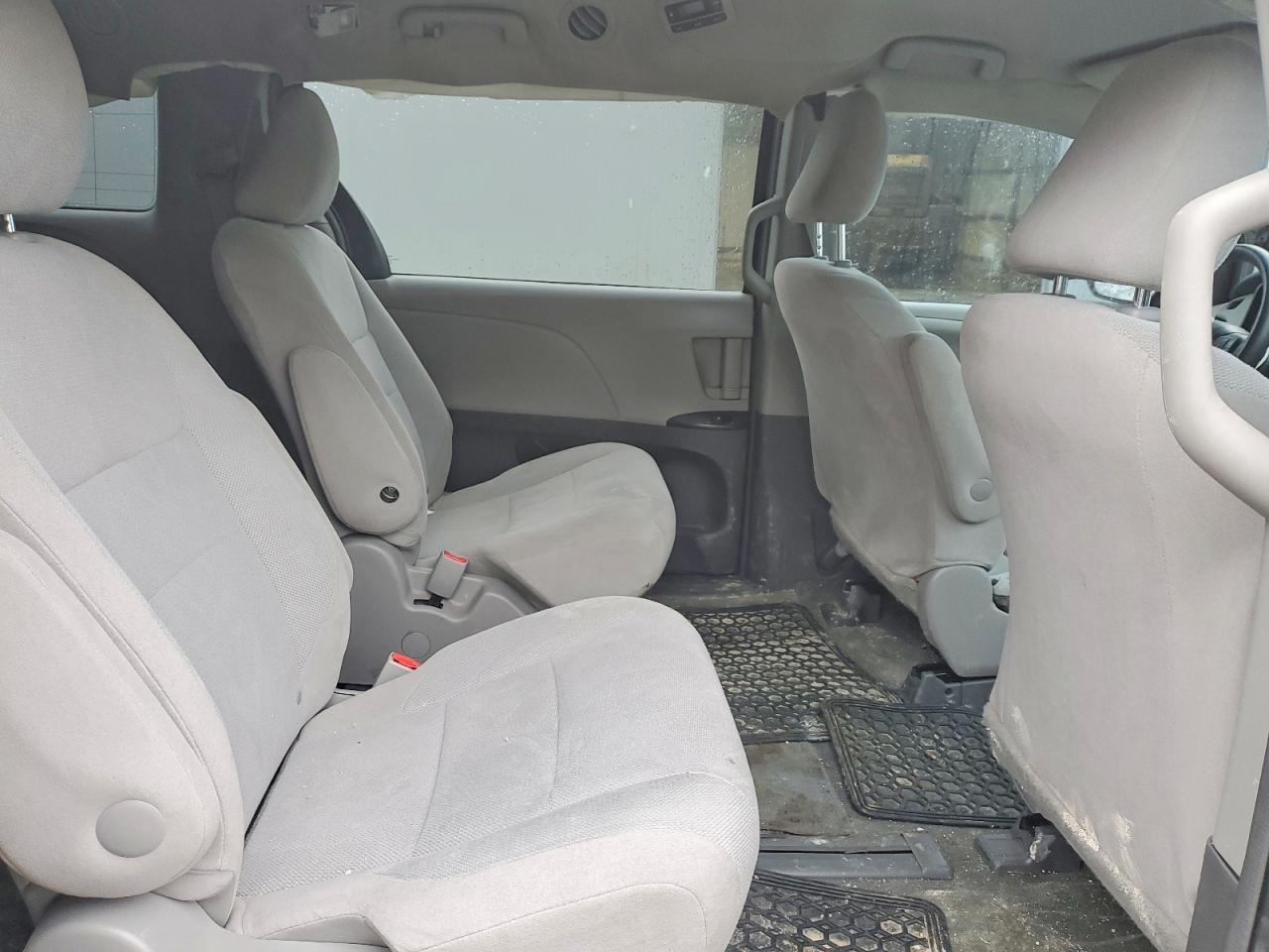 2015 TOYOTA SIENNA L 7-PASSENGER photo 11