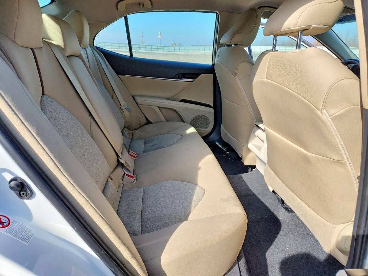 2018 TOYOTA CAMRY LE photo 10