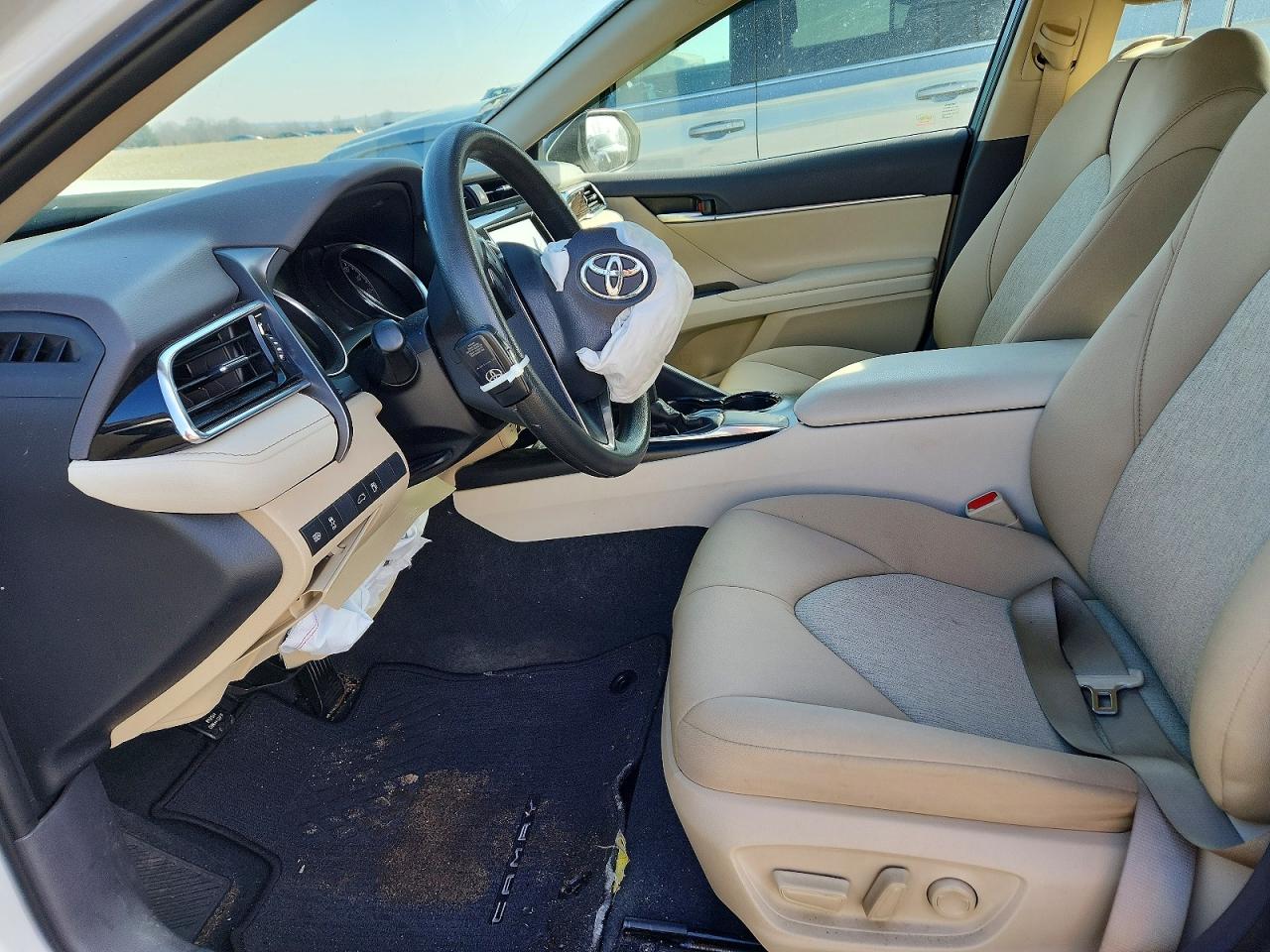 2018 TOYOTA CAMRY LE photo 7